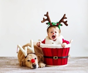 Cute-Christmas-kid-and-dog-photo
